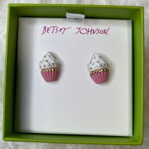 Betsey Johnson Babycakes Gold Tone Pink & White Cupcake Earrings NEW